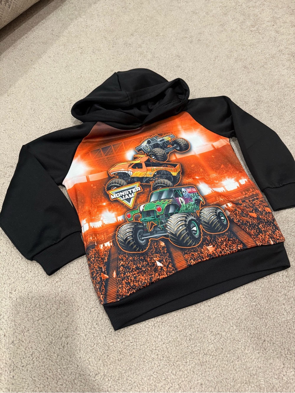 Boys' Monster Jam Hoodie 5T ( Grave digger, El Toro Loco & Max D)